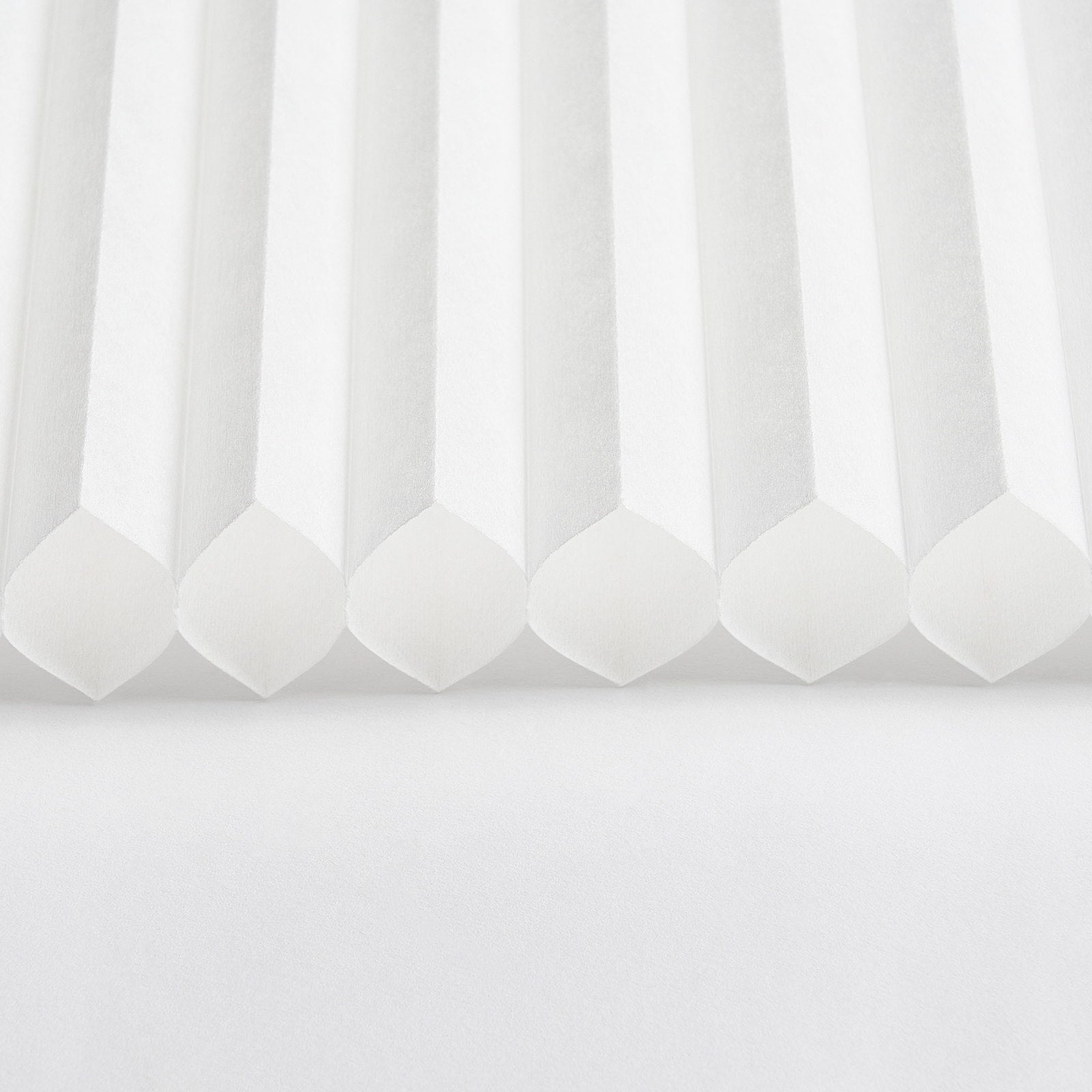 White-1G001-7841